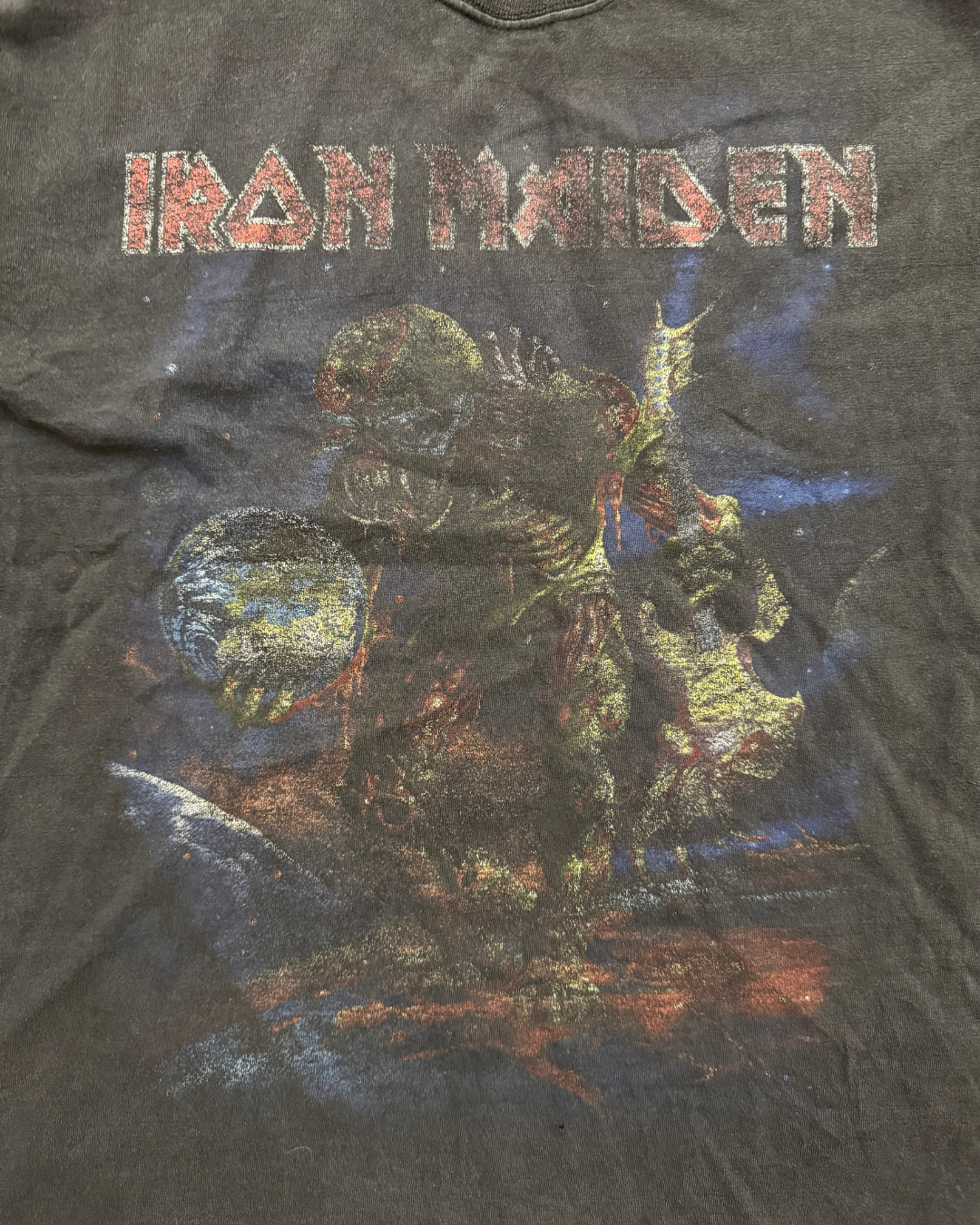 2011 IRON MAIDEN Concert T-Shirt Final Frontier Y2K Faded - M